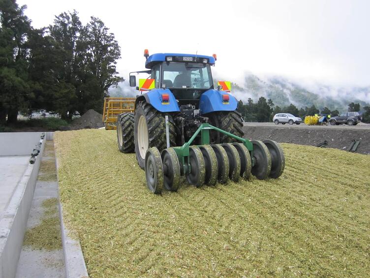 5 Ways to Increase Silage Stack Compaction