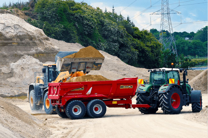Why tractor trailers are better for earthmoving