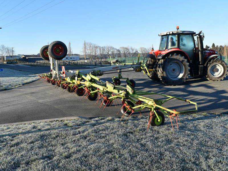 W1697-claas-volto-1320t-tedder-12