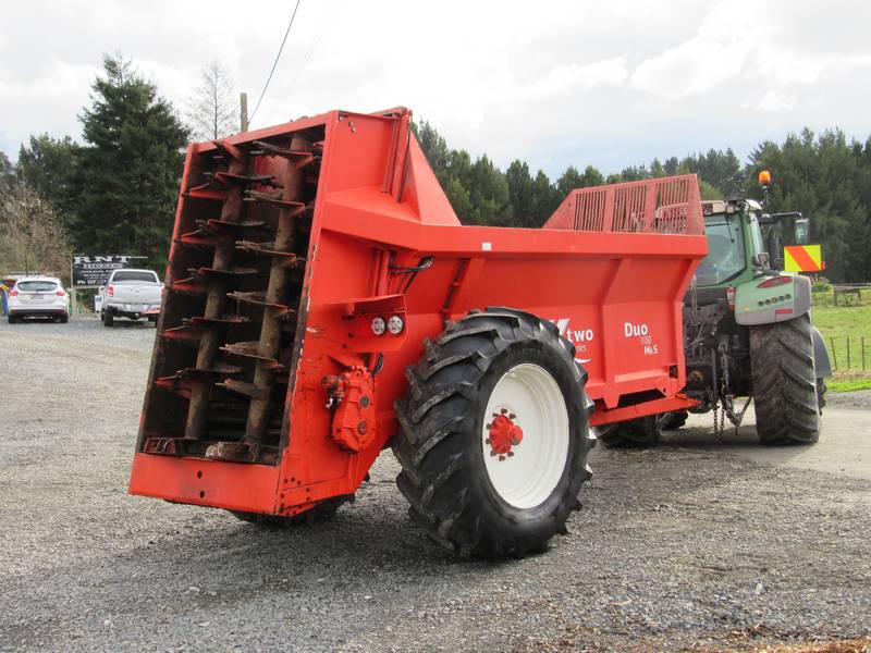 W1752-K-Two-Duo-1100-Muck-Spreader-3
