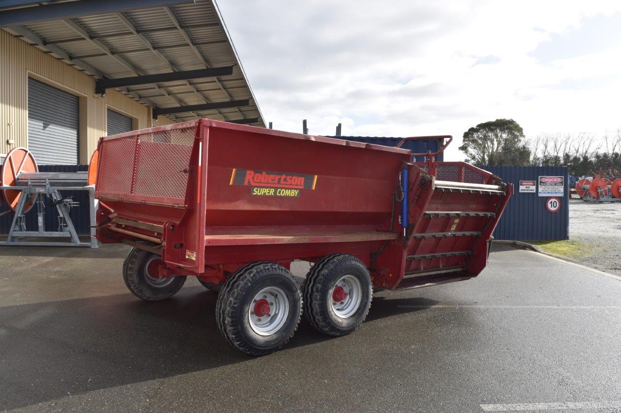 Robertson Super Comby Feed Wagon