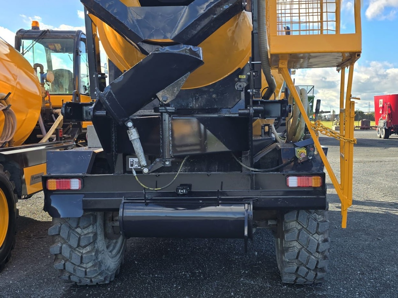 Dieci F7000 Concrete Mixer (11535) - 1 Dieci F7000 Concrete Mixer (11535)