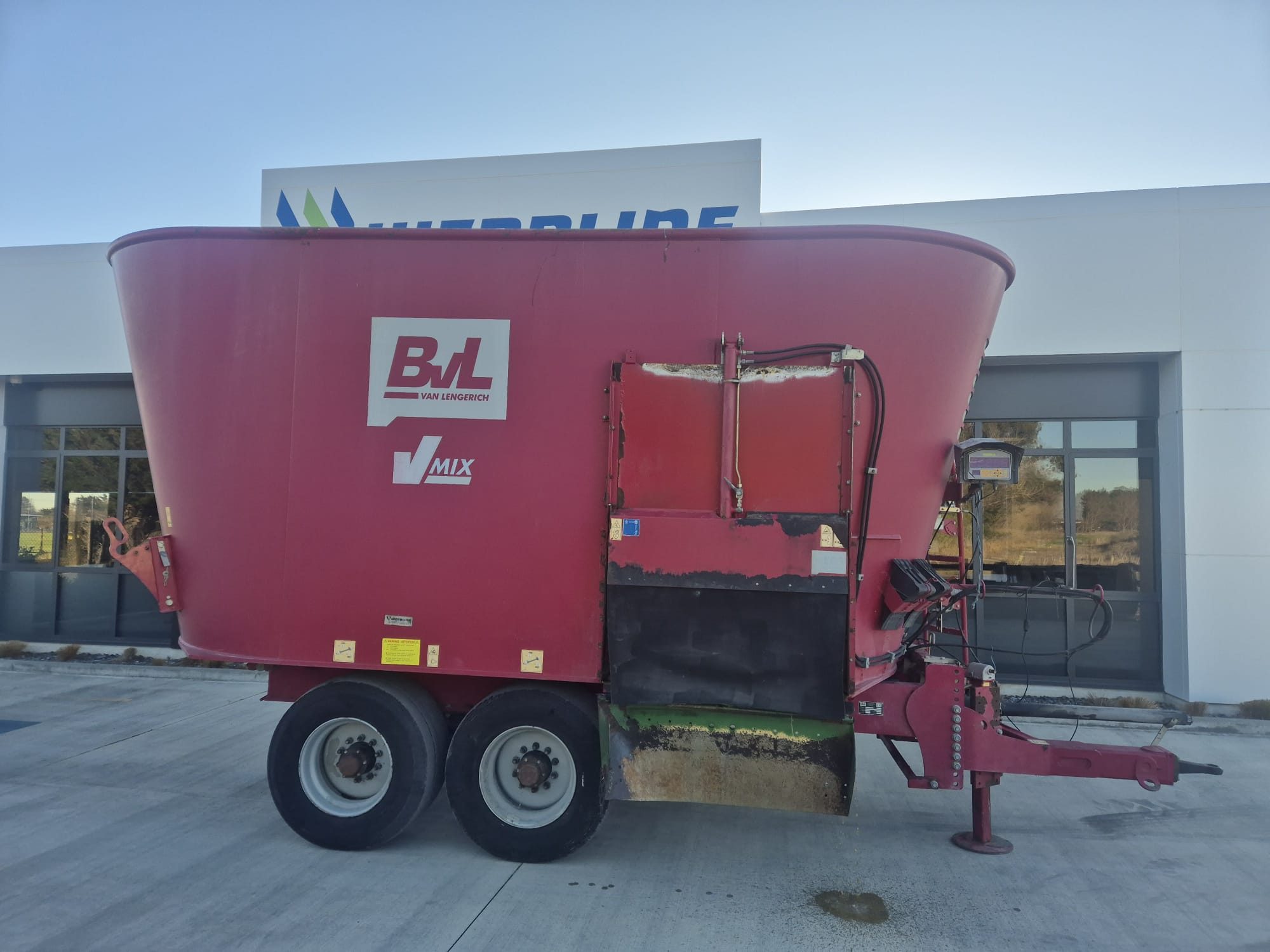 BvL V Mix 24 (8884) - 3 BvL V Mix 24 Mixer Wagon (8884)