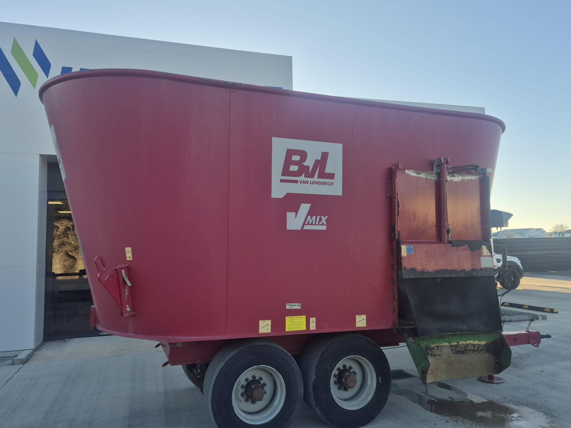 BvL V Mix 24 (8884) - 5 BvL V Mix 24 Mixer Wagon (8884)