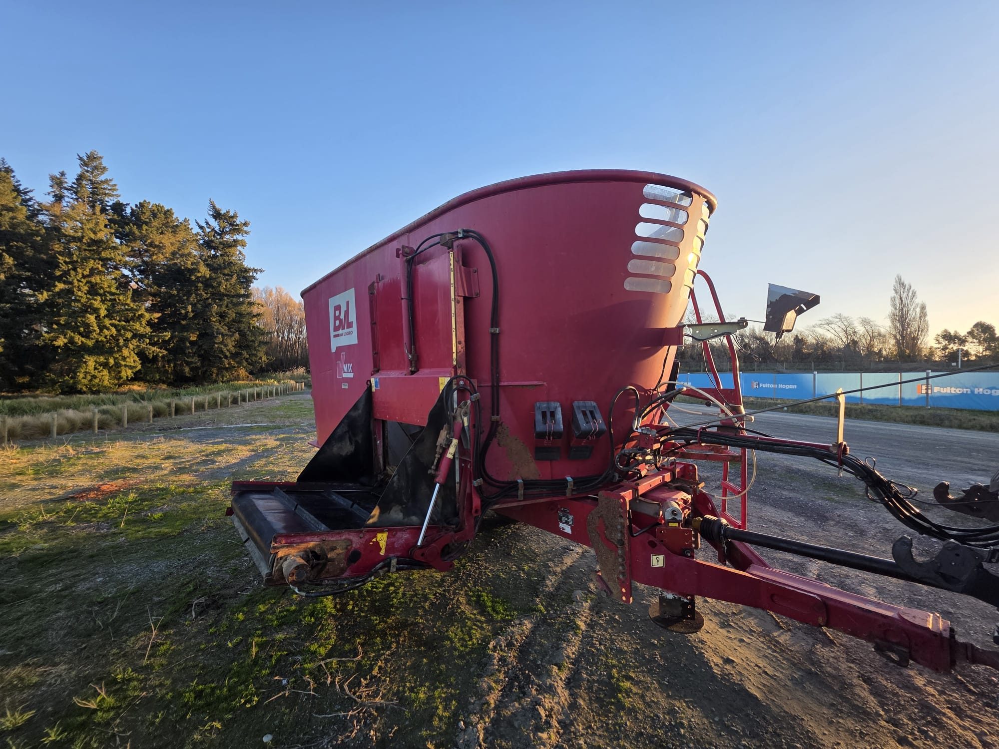BvL V-Mix 20 (7980) - 2 BvL V-Mix 20 Mixer Wagon (7980)