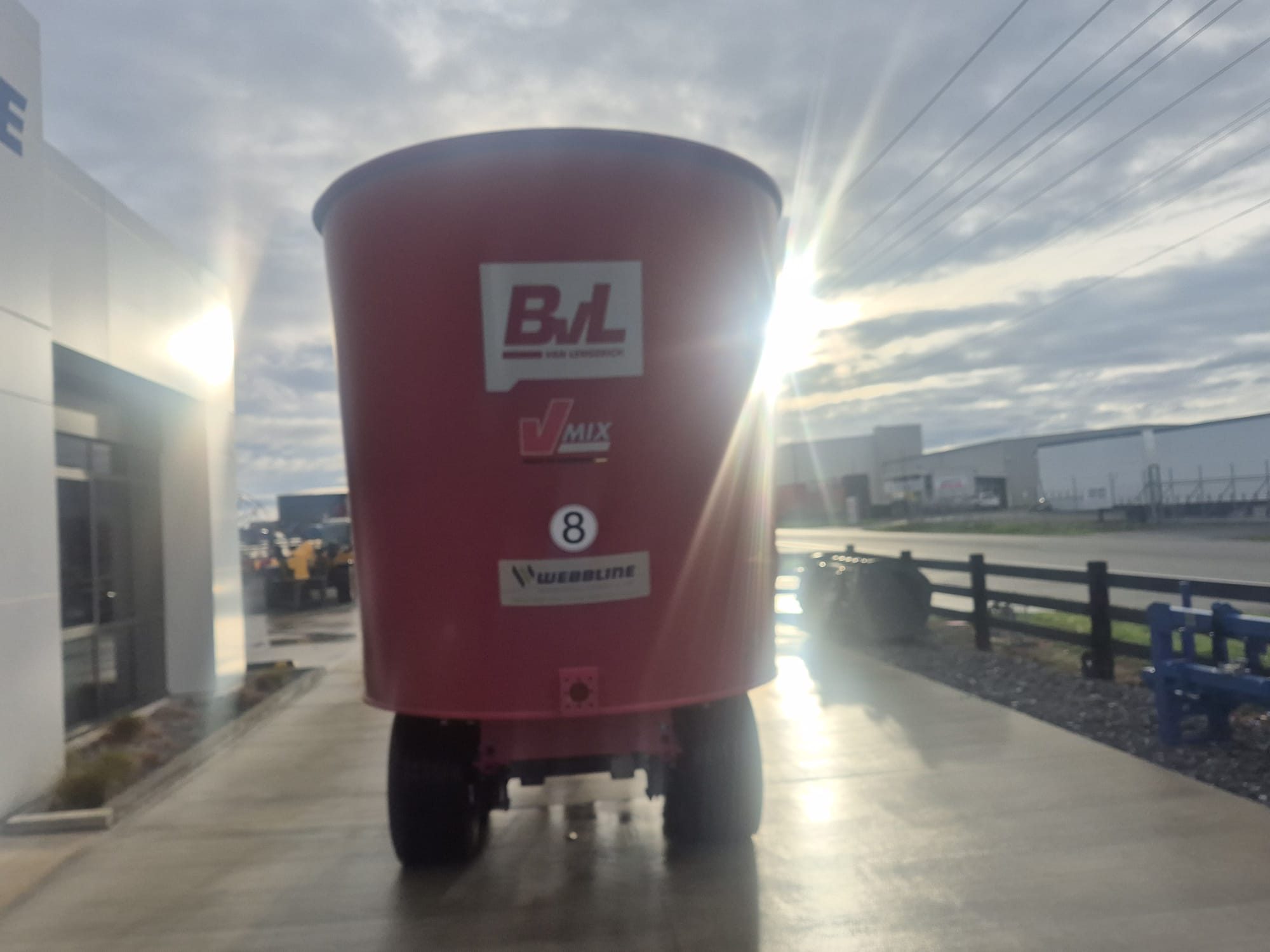 BvL V-Mix 24 (11990) - 4 BvL V-Mix 24 Mixer Wagon (11990)