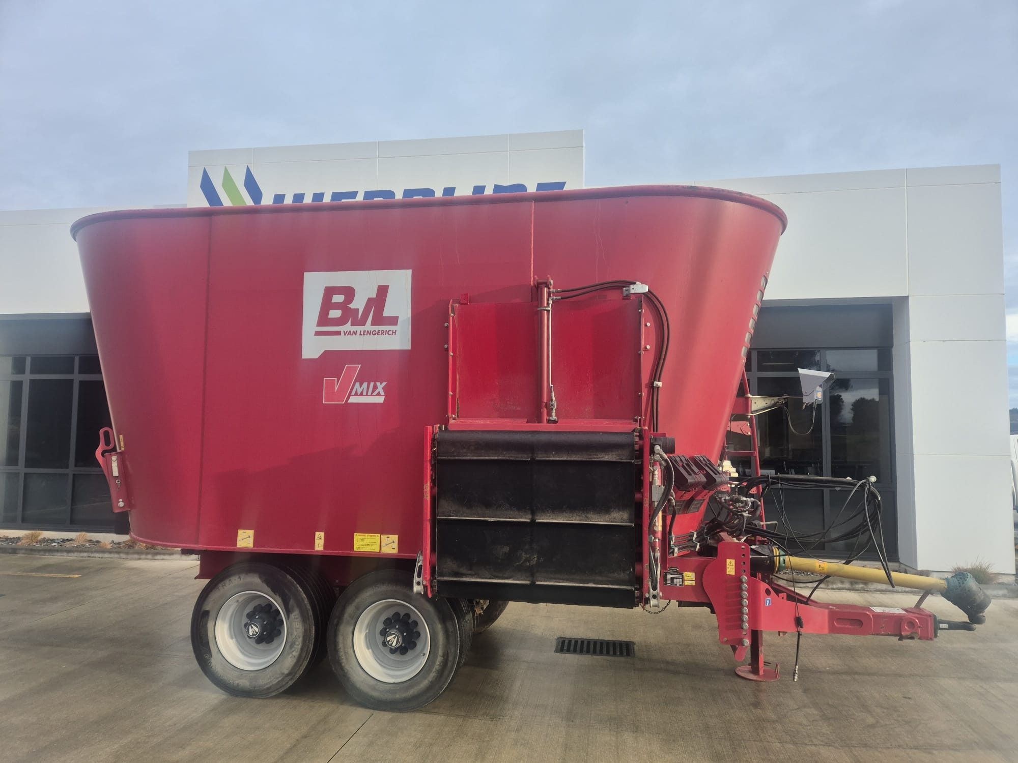 BvL V-Mix 24 (11990) - 5 BvL V-Mix 24 Mixer Wagon (11990)