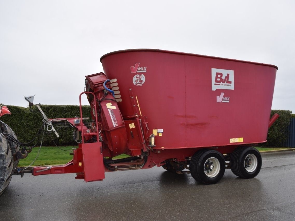 BvL V-Mix 27 (10740) - 1 BvL V-Mix 27 Mixer Wagon (10740)