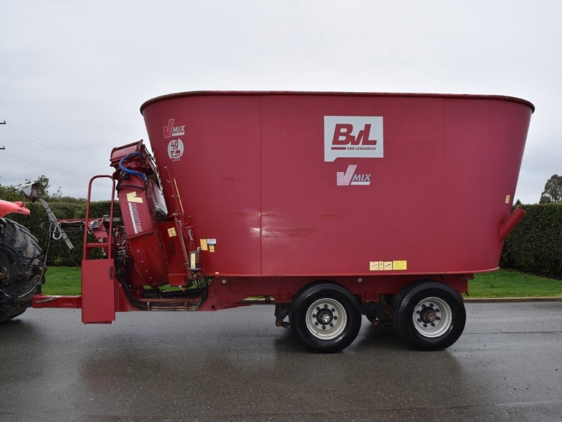 BvL V-Mix 27 (10740) - 2 BvL V-Mix 27 Mixer Wagon (10740)