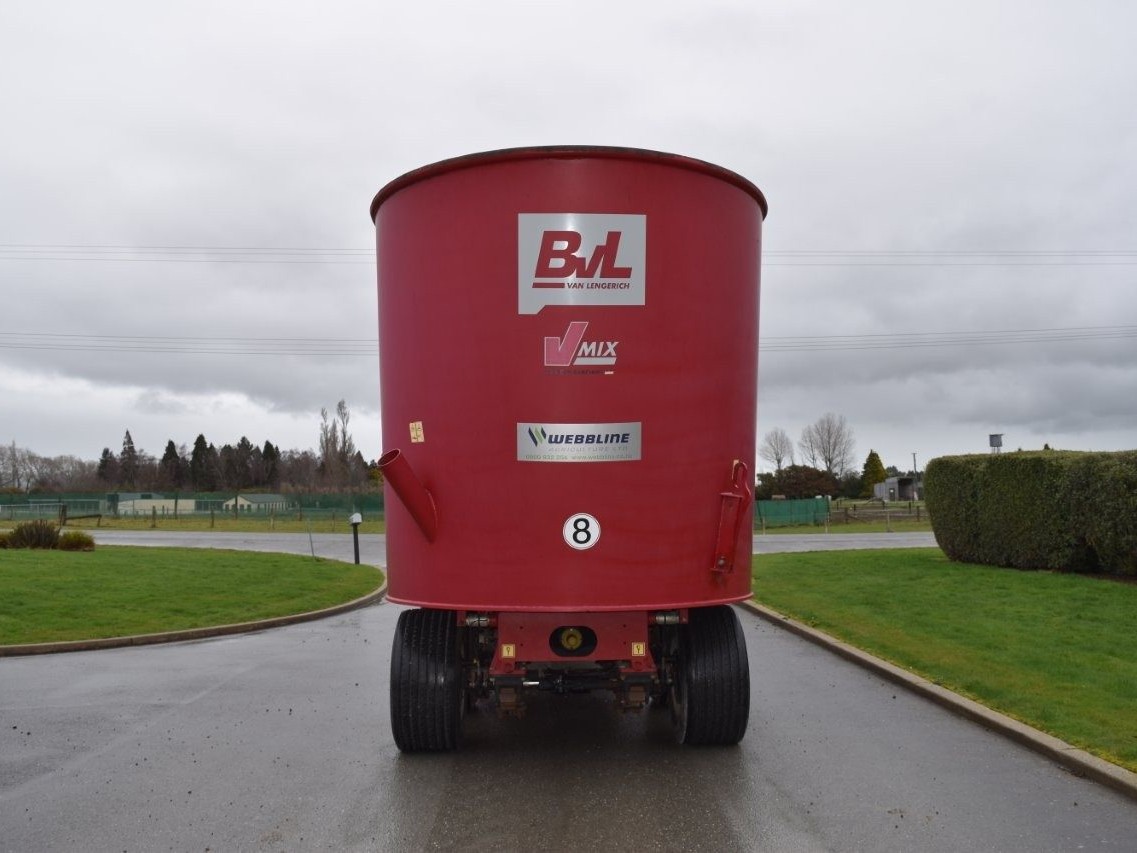 BvL V-Mix 27 (10740) - 3 BvL V-Mix 27 Mixer Wagon (10740)
