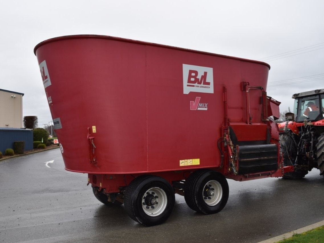 BvL V-Mix 27 (10740) - 4 BvL V-Mix 27 Mixer Wagon (10740)