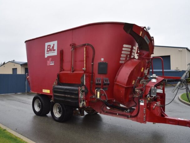 BvL V-Mix 27 Mixer Wagon (10740)