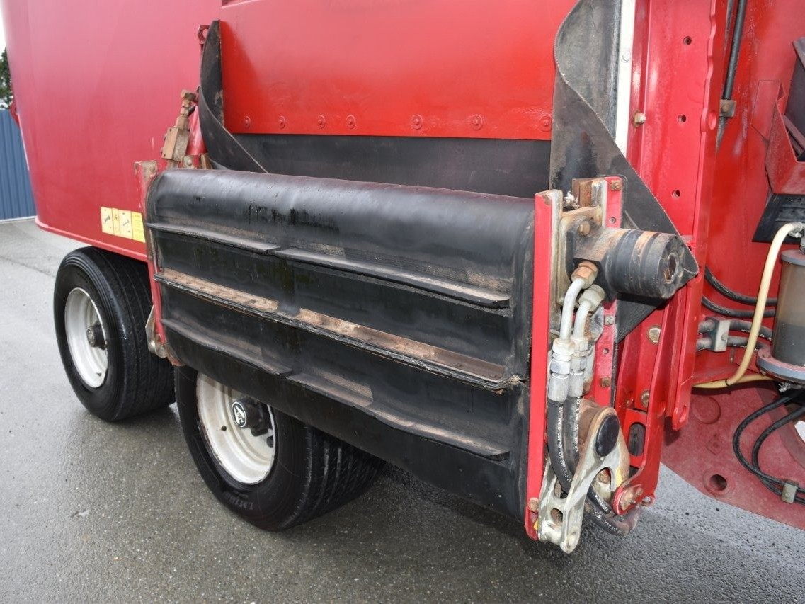 BvL V-Mix 27 (10740) - 8 BvL V-Mix 27 Mixer Wagon (10740)