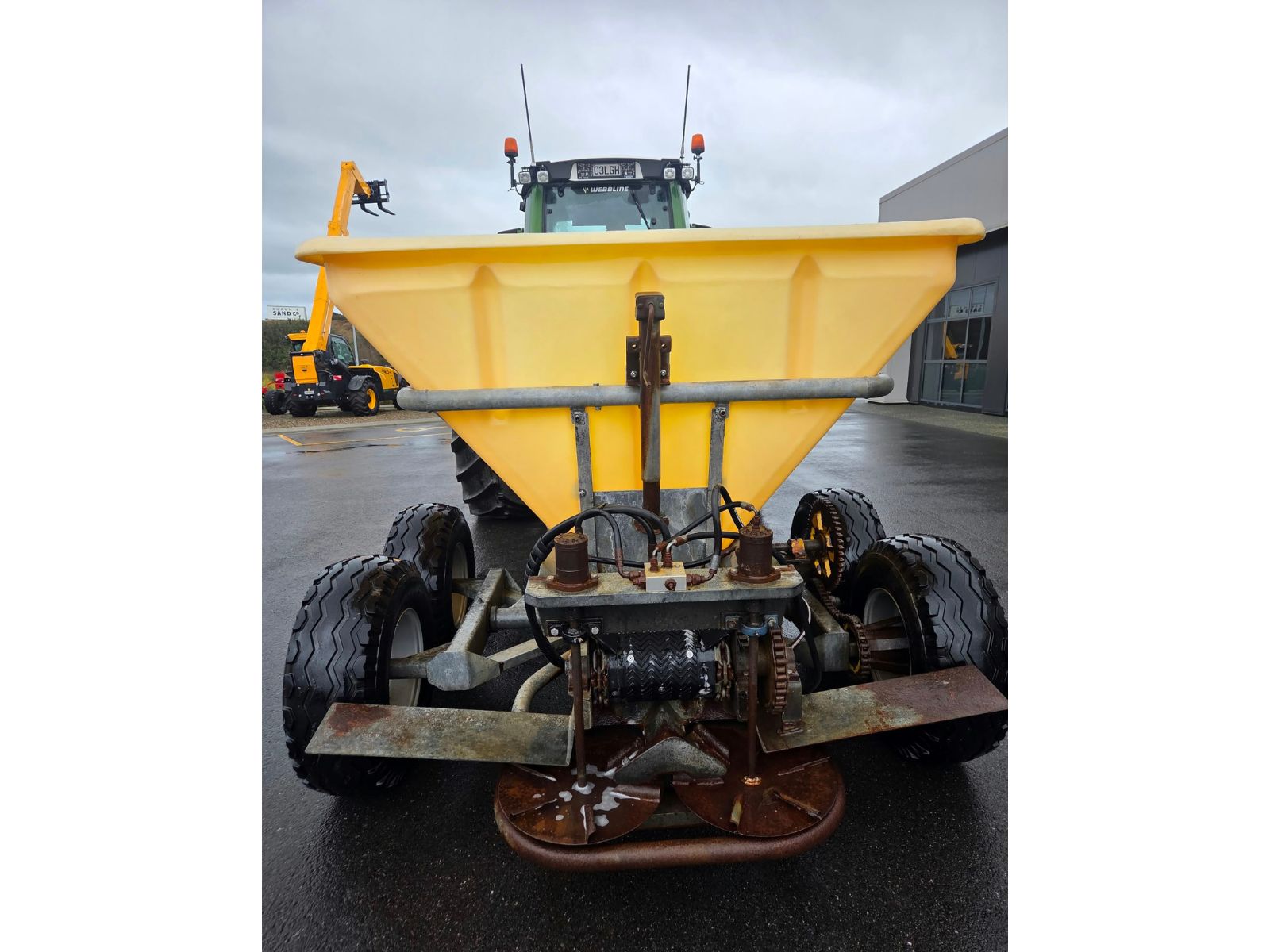Cub 4000 Fertiliser Spreader (15444) #1 Cub 4000 Fertiliser Spreader (15444)