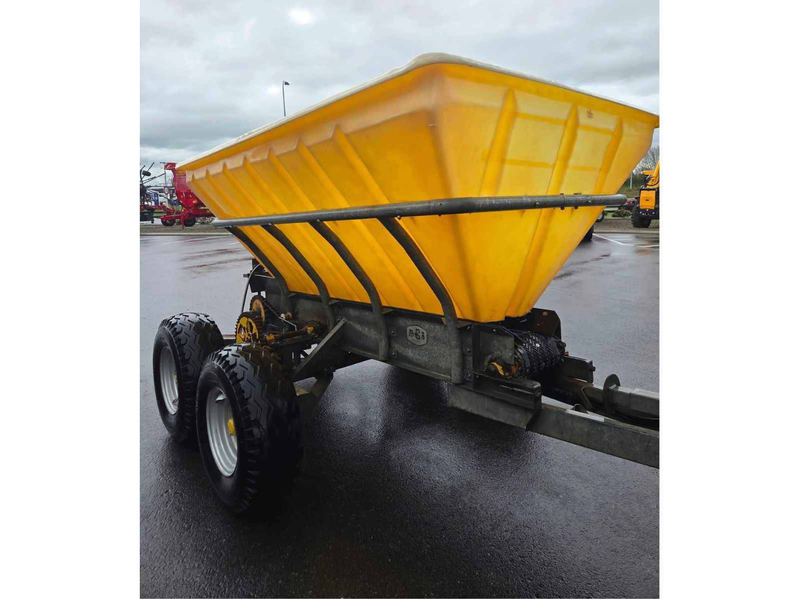 Cub 4000 Fertiliser Spreader (15444) #2 Cub 4000 Fertiliser Spreader (15444)
