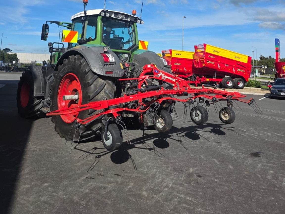 Kverneland 8452 (15447) # 1 Kverneland 8452 Tedder (15447)