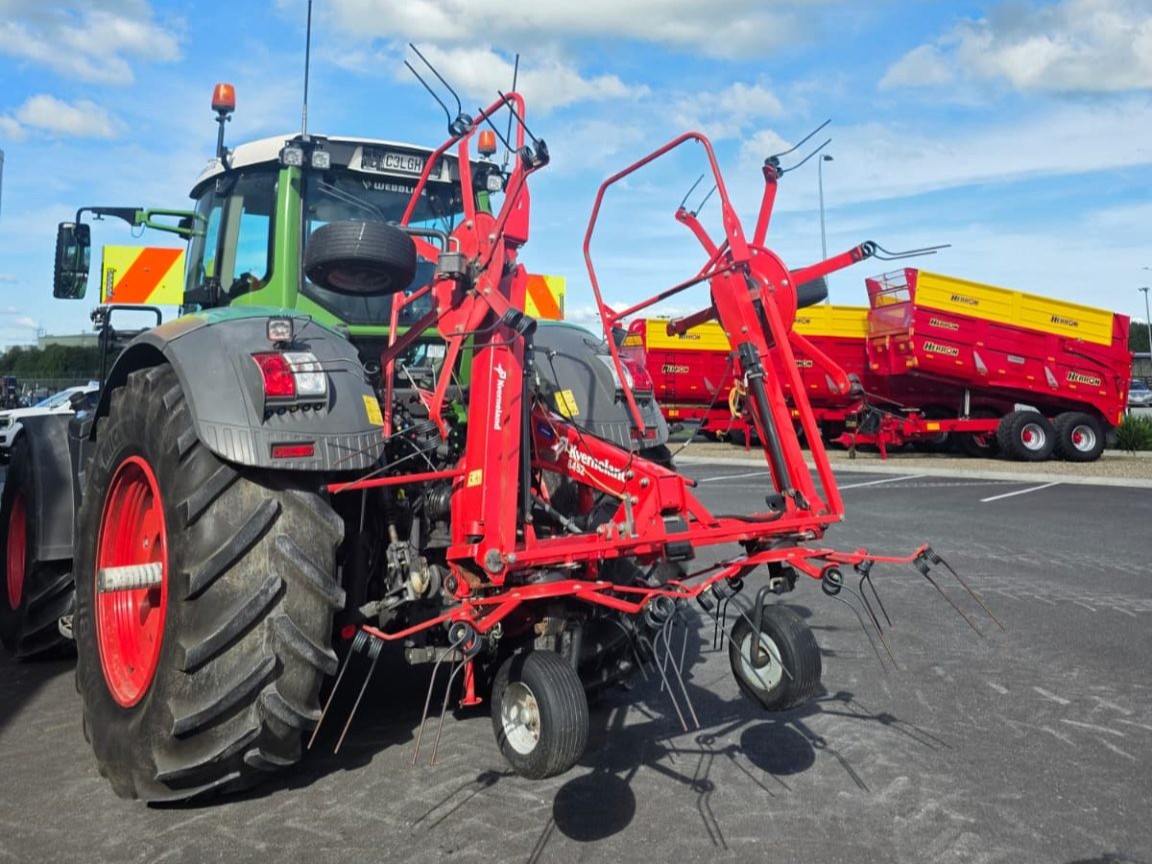 Kverneland 8452 (15447) # 6 Kverneland 8452 Tedder (15447)